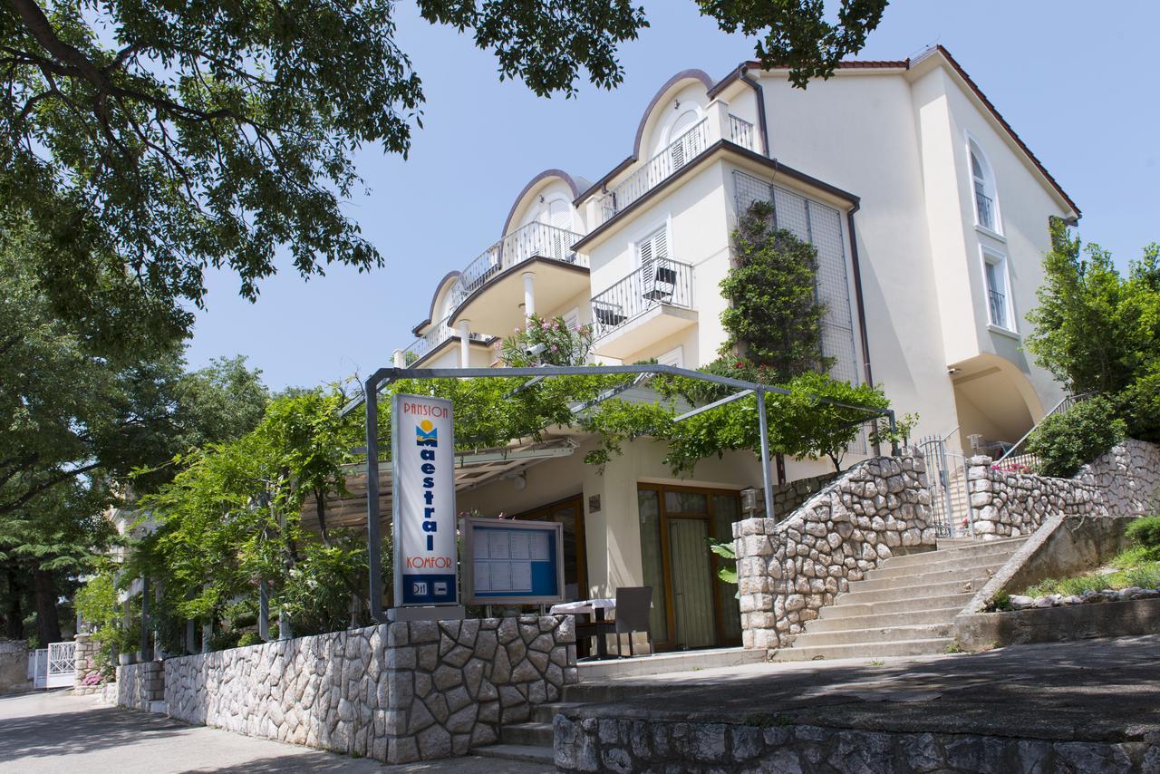 诺维·维诺多尔斯基 Pansion Maestral酒店 外观 照片